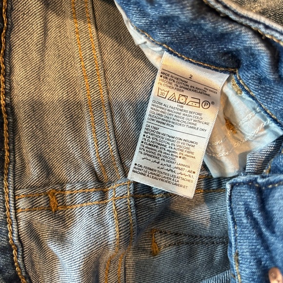 Old Navy women’s Rock Star Super Skinny ripped jeans - Picture 3 of 4